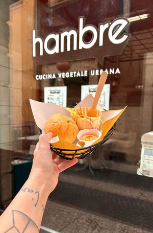 HAMBRE CLASSIC - fried burger with caramelized onion and plant based cheddar
+ COLESLAW + SMOKY DIPPING SAUCE at Hambre Street Food in Verona