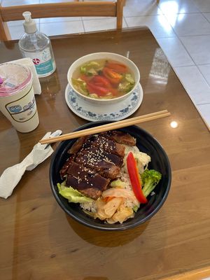 Sopa de vegetales y plato especial Donburi bowl  at Naturalis Te in Santiago De Los Caballeros