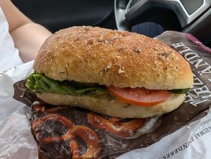 Belegtes Scharfes Becki mit veganem Aufstrich und Gemüse at Beckabeck Café Blaubeuren in Blaubeuren