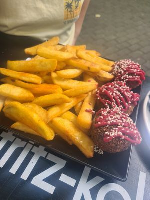 Pommes & Falafel at Cafe No.28 in Hamburg