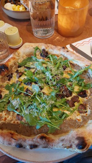 Vegeterian mushroom pizza at Vegitalian in Rotterdam
