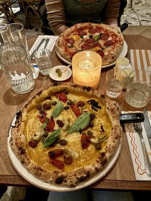 Vegan bell pepper & Nduja pizza / vegan no pepperoni pizza😍😋  at Vegitalian in Rotterdam