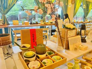 Tea and cakes at Loujiashan Museum in Shanghai