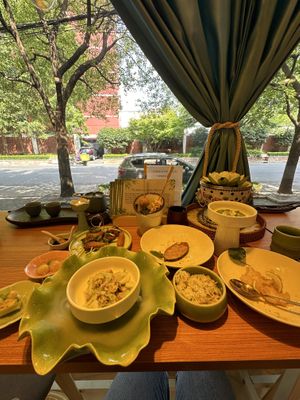 So much food at Loujiashan Museum in Shanghai