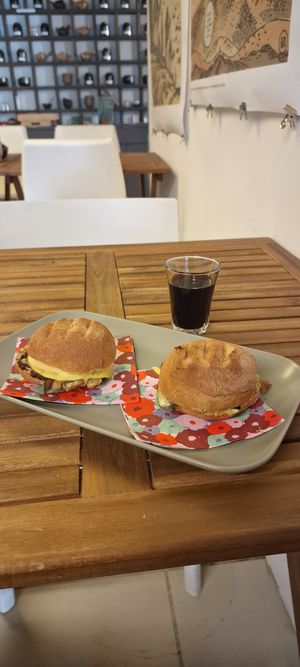 Sanduíches prontos do balcāo at Super ZaZa in Venice