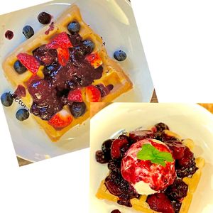 Vegan gluten free waffles.
Ice cream is optional. at PORTLANDIA in Kofu
