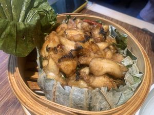 Steamed mushrooms   at Juezhengjing Vegetarian Restaurant - Minsheng Street Store - 觉正净素食 民生街店 in Kunming