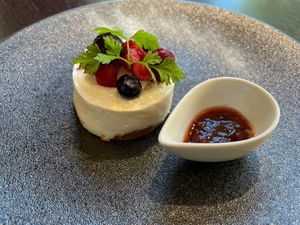 プラントベースレアチーズケーキ フローズンベリーと薔薇香るイチゴのミックスジャム添え at Cafe AMADEUS STORY in Osaka