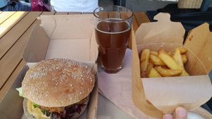 Green Liner; Mezzo-Mix; Knobi (garlic) Fries at Liners Food in Hannover