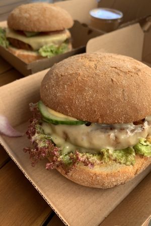 Front: Liners Cheese; Back: Liners Classic  at Liners Food in Hannover