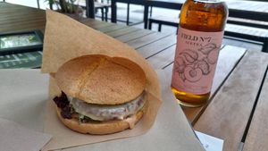 "Red Liner" in new packaging (+Iced Peach Tea) at Liners Food in Hannover