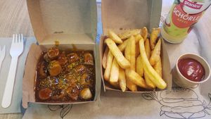Currywurst menu at Liners Food in Hannover