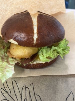 Mango Laugen Nugget Burger  at Liners Food in Hannover