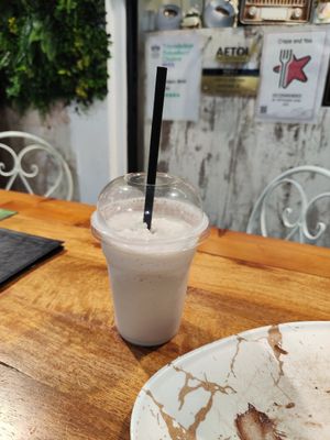 Vegan vanilla milkshake at Crepa And You in Kos