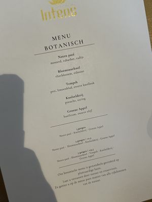 De botanische kaart, alleen zure bloemkool gerecht was vegetarisch ipv vegan maar maakte ze zonder moeite vegan  at Intens in Voorst Gem Voorst