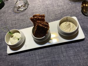 Formaggi spalmabili: mandorle e anacardi, con crackers crudisti  at Soul Kitchen - Creatività Vegetale in Turin