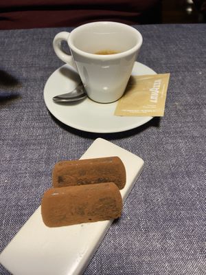 Caffè e Raw cioccolatini home made   at Soul Kitchen - Creatività Vegetale in Turin