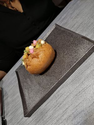 MARITOZZO SALATO: Maritozzo, Fungo cardoncello, Avocado, Mango at Soul Kitchen - Creatività Vegetale in Turin