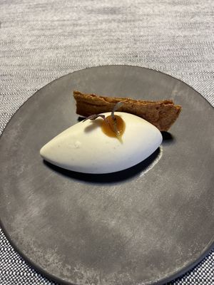 Amouse buche - cremoso di mandorle  at Soul Kitchen - Creatività Vegetale in Turin