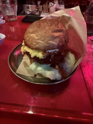 BBQ burger  at NEOShinjuku Atsushi in Tokyo