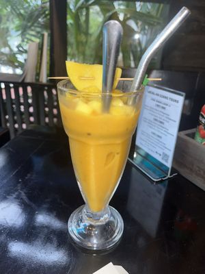 Mango smoothie  at Ha Giang Vegetarian Restaurant in Ha Giang