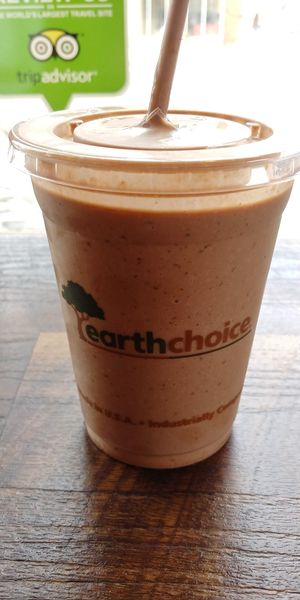 Vegan chocolate "shake" (not made with vegan ice cream but Bananas, should be called a smoothie) at New Day Eatery in Port Angeles
