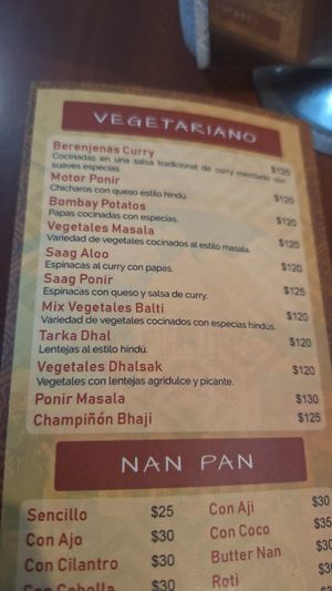 Aunque en teoría la sección es "vegetariana", algunas de las opciones son realmente veganas 👀🌱 at Dhaka Biriyani in Mexico City