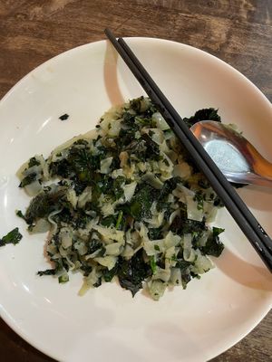 Manicai Noodles (kueh teow) - noodles, manicai vegetable, garlic. Remember to request no egg if vegan. RM7.50 at Borneo Delight in Kuching