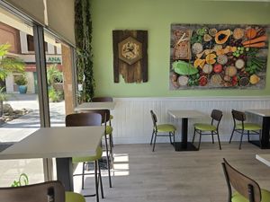  at Othello's in Woodland Hills