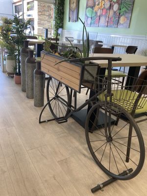 Love a bike frame raised bed 🔥👊🏽🚲 #Veganuary at Othello's in Woodland Hills