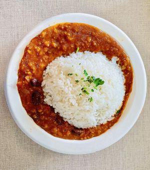 Othello’s popular house chili w/ rice. Delicious and flavorful✨  at Othello's in Woodland Hills