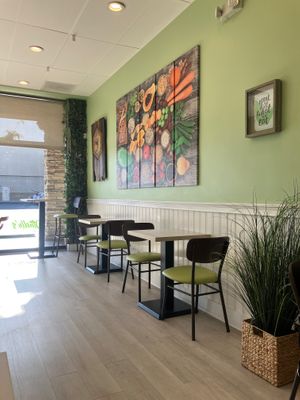  at Othello's in Woodland Hills