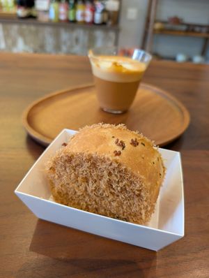 Meat floss roll at Sù Shēngmài Vegan Bakery - 素生麦纯素烘焙 in Shenzhen