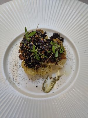 Chou-fleur et algues at L'ami in Bandol