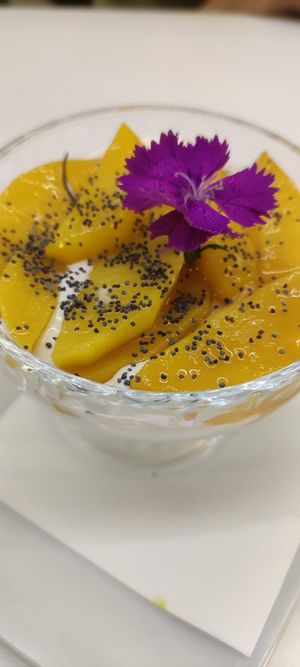 Yogur con melocotón y romero at La Capella in Sabadell