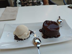 Vegan coulant with hazelnut ice cream at La Capella in Sabadell
