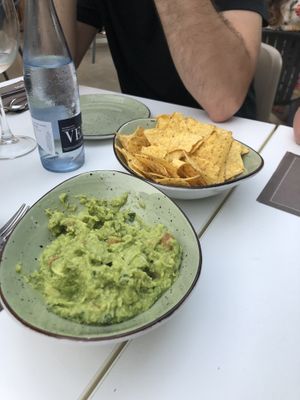 Vegan nachos con guacamole at La Capella in Sabadell