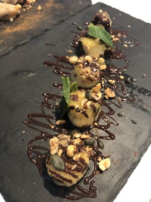 Platano con chocolate  at La Capella in Sabadell