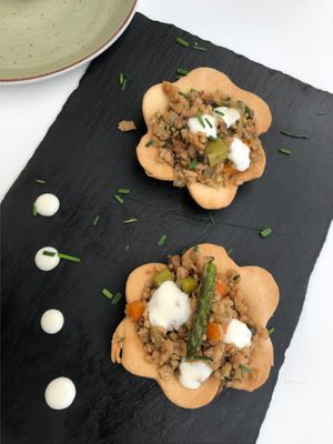 Delícies - 6,00 €/2u.
de verdures i soja amb maionesa vegana 🌱  at La Capella in Sabadell