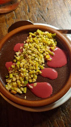Veganes Mousse au Chocolat aus Kichererbsen at NAHAR in Frankfurt