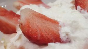 Fresas con nata at La Colegiata Food and Drinks in Leon