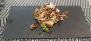 Tosta de champiñones 100% vegano at La Colegiata Food and Drinks in Leon