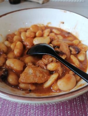 Alubias con verduras 100% vegano at La Colegiata Food and Drinks in Leon