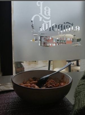 Alubias con verduras 100% vegano at La Colegiata Food and Drinks in Leon