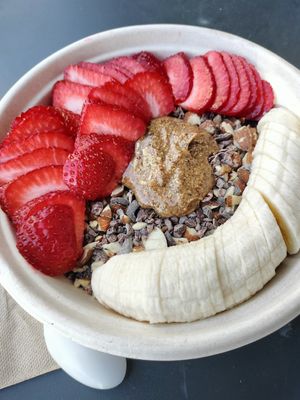 Choc protein bowl at Juice Crafters in West Los Angeles