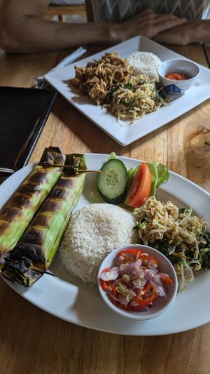 Pesan Klengis Khas Bali - spiced coconut yogurt with moringa leaves wrapped in banana leaves with urab and rice at Warung Agung Amed in Abang