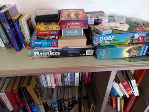 Spiele zum vor Ort spielen und Büchertauschmöglichkeit 😊 at Backsteincafé in Osnabrueck