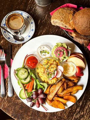  at 19:77 - VEGAN:DINER+BAR, Home of RAMONES MUSEUM in Berlin