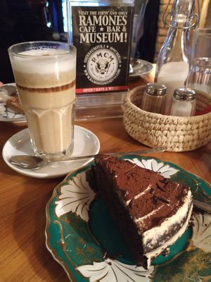 Tiramisú + Latte Macchiato (soya) at 19:77 - VEGAN:DINER+BAR, Home of RAMONES MUSEUM in Berlin