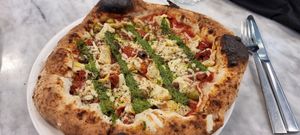 Veraniega pizza at Bar Flama in Santiago